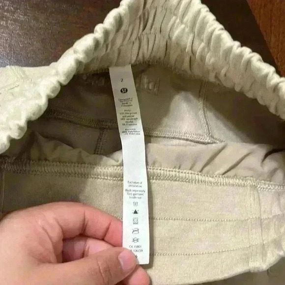 Lululemon women shorts - Picture 4 of 8